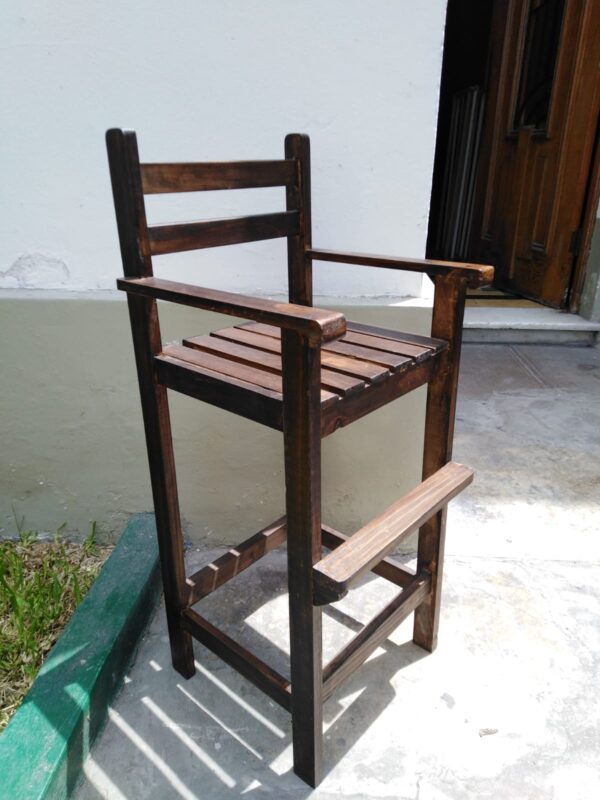 Silla de niños alta para la mesa comedor en marron - Imagen 2