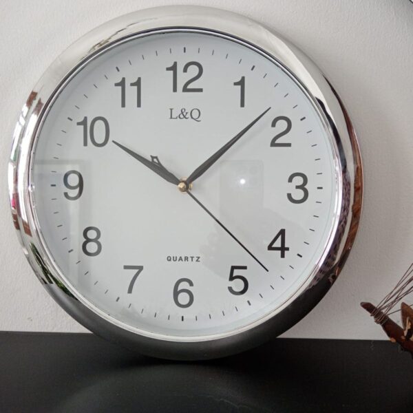 Reloj De Pared Analogico Redondo Mediano 30cm Plateado